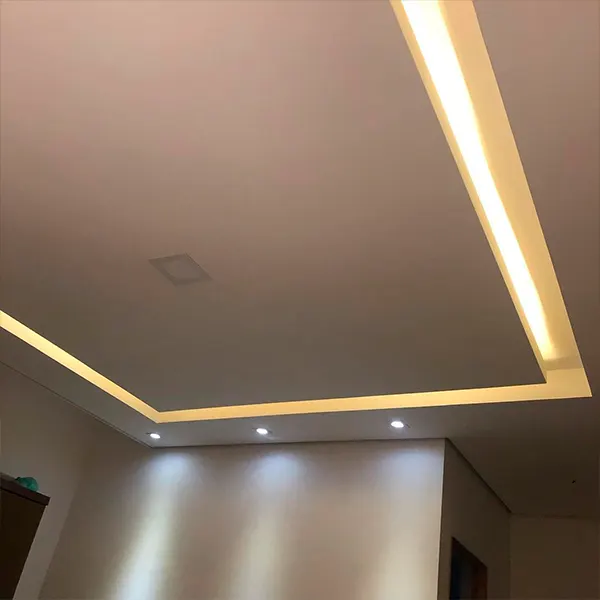 Iluminação embutida em sanca de gesso, instalação concluída